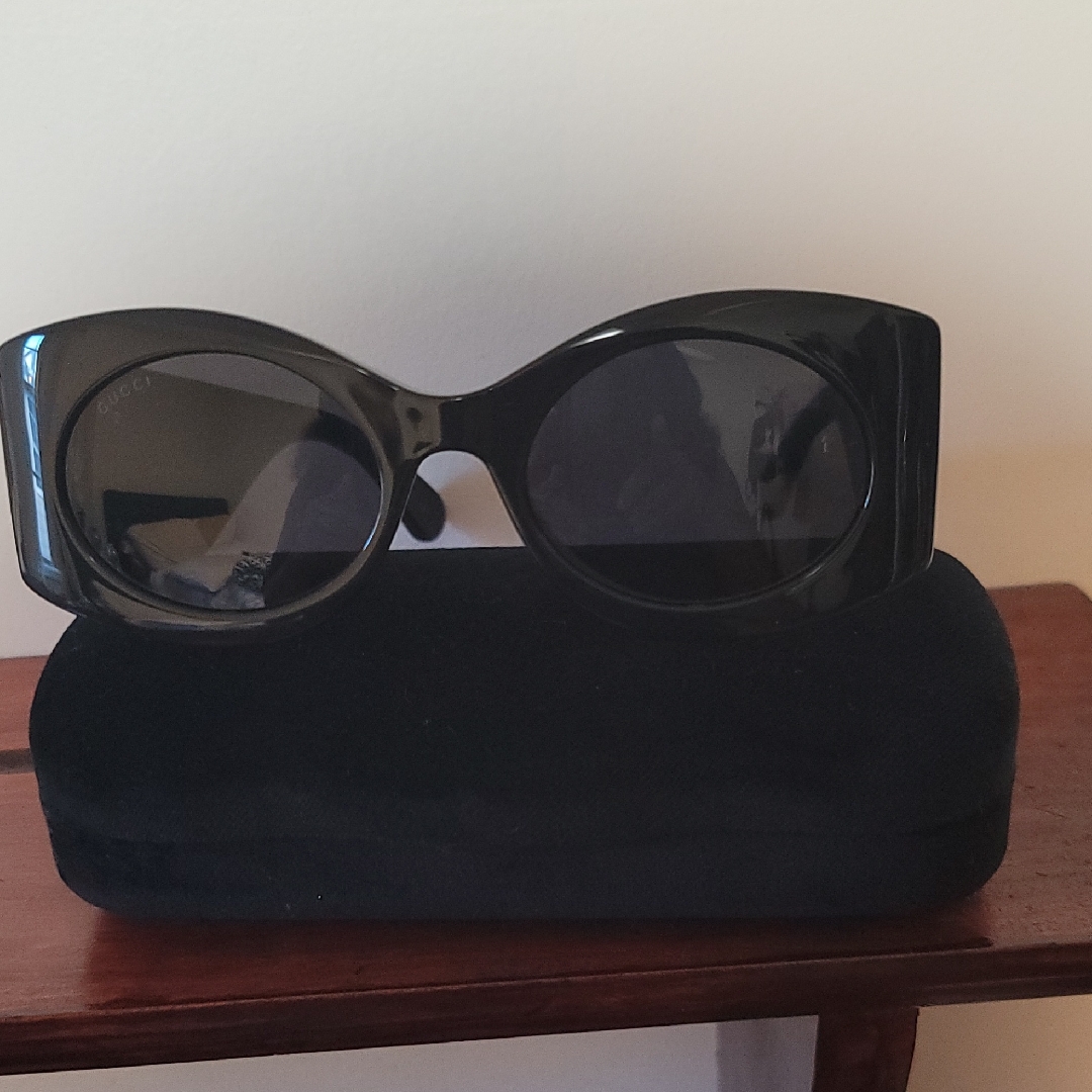 New Gucci Sunglasses With Case Dustbag And Cleaning Cloth